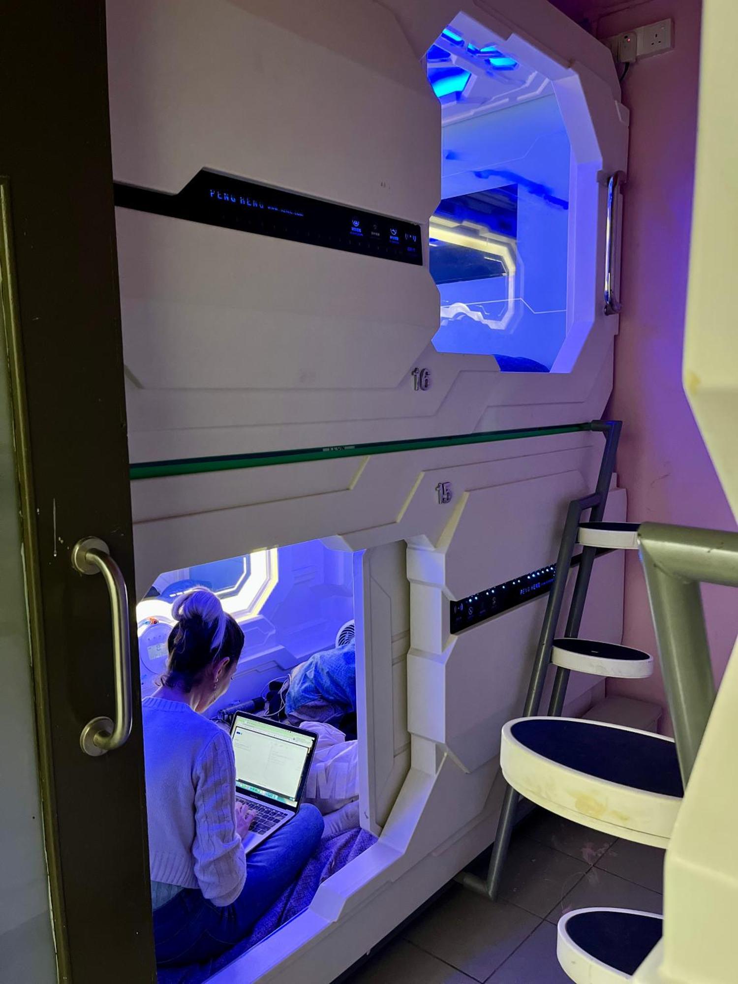 Bestow Capsule Hostel Kuala Lumpur Bagian luar foto
