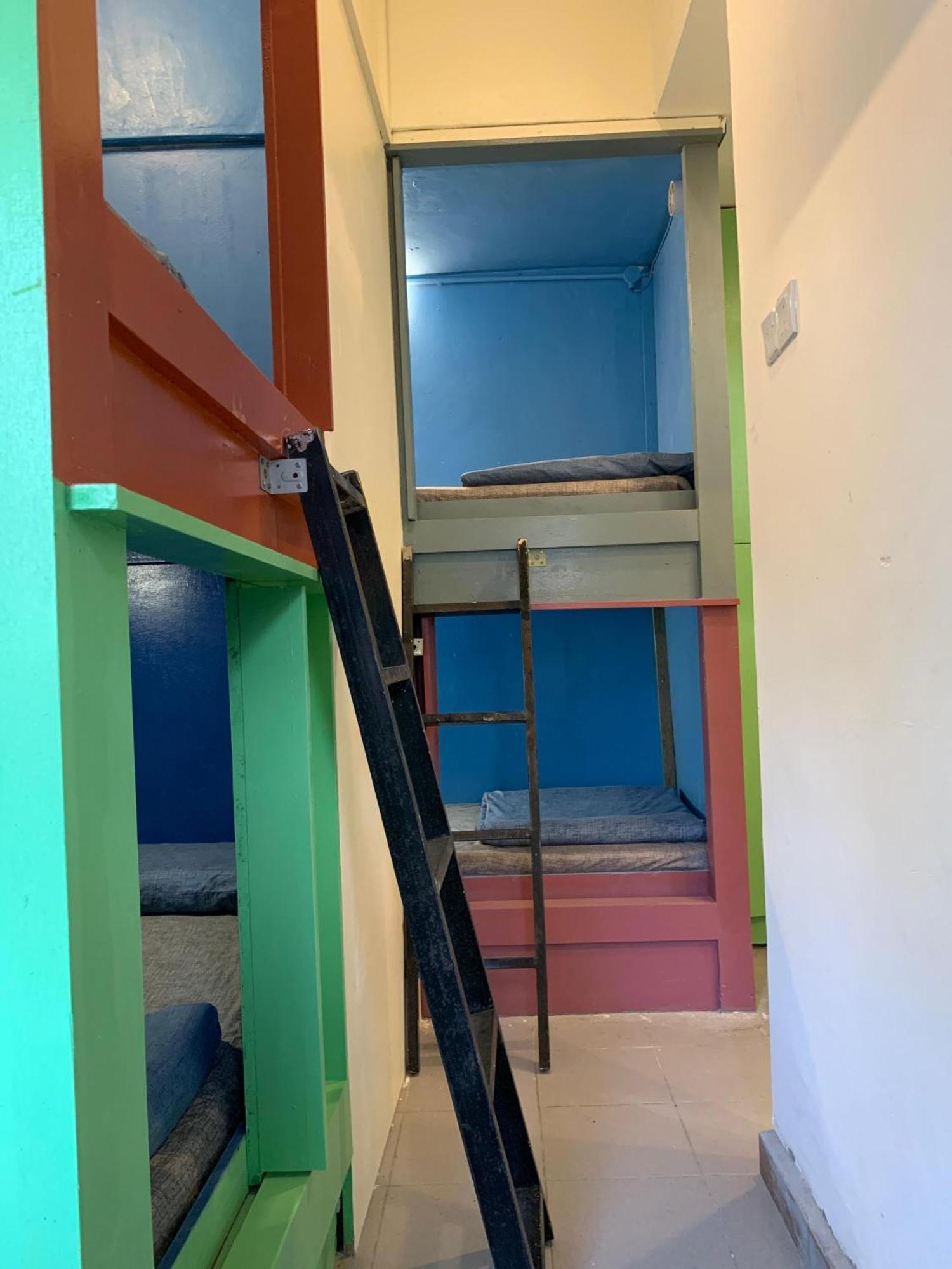 Bestow Capsule Hostel Kuala Lumpur Bagian luar foto